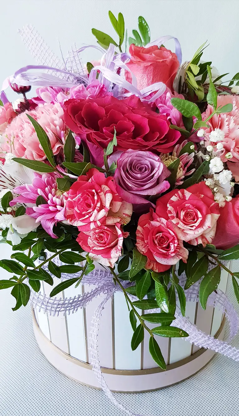 flowerbox z różowych kwiatów